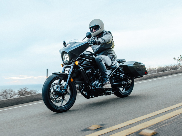 Un cavalier sur un Honda VTT