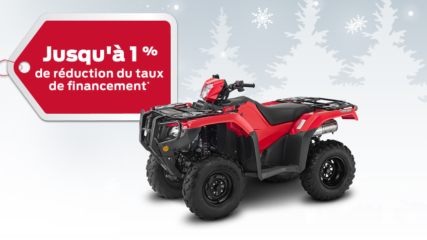 Un Honda ATV sur un fond d'hiver avec des flocons de neige avec une étiquette de cadeau rouge annonçant une réduction de taux d'intérêt de 1%